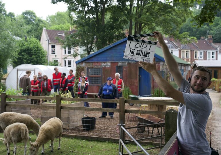 behind the scenes of the filming of 'The Outlaws'