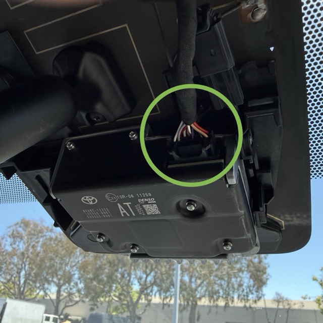 16-pin TSS port on vehicle