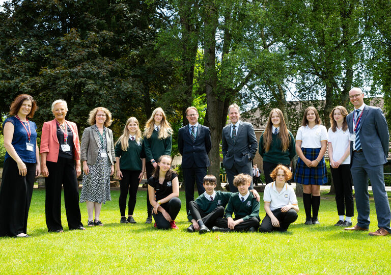  Metro Mayor Dan Norris with students and staff at Chew Valley School