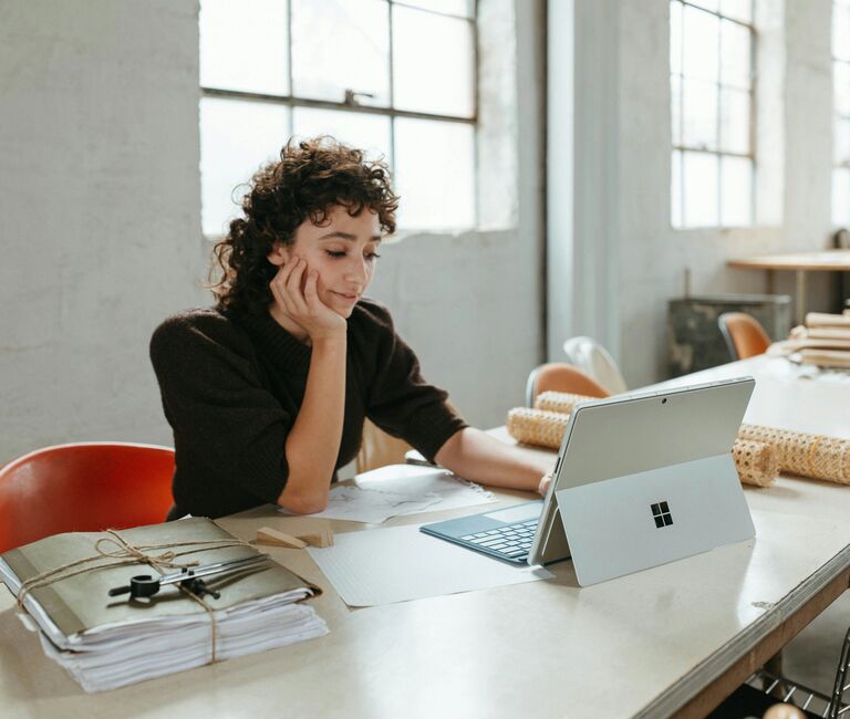 Skills Advisor Person on laptop