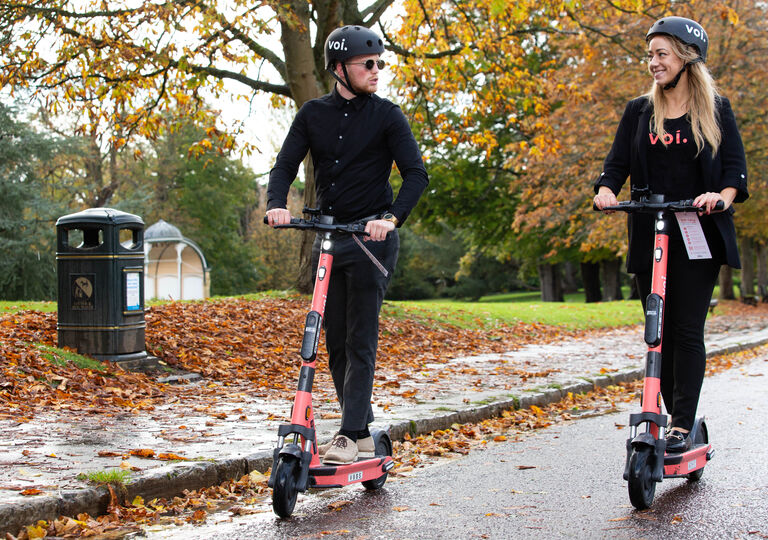 People using Voi scooters