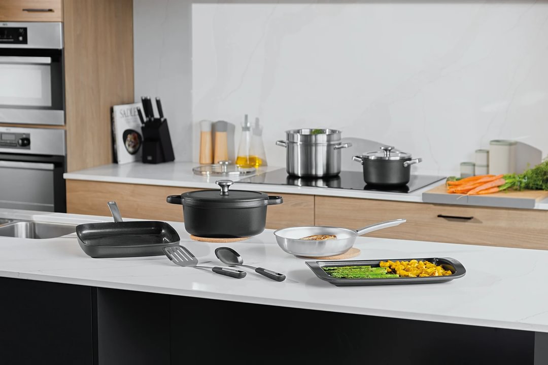 Covered casserole non-stick Graphite 20cm
